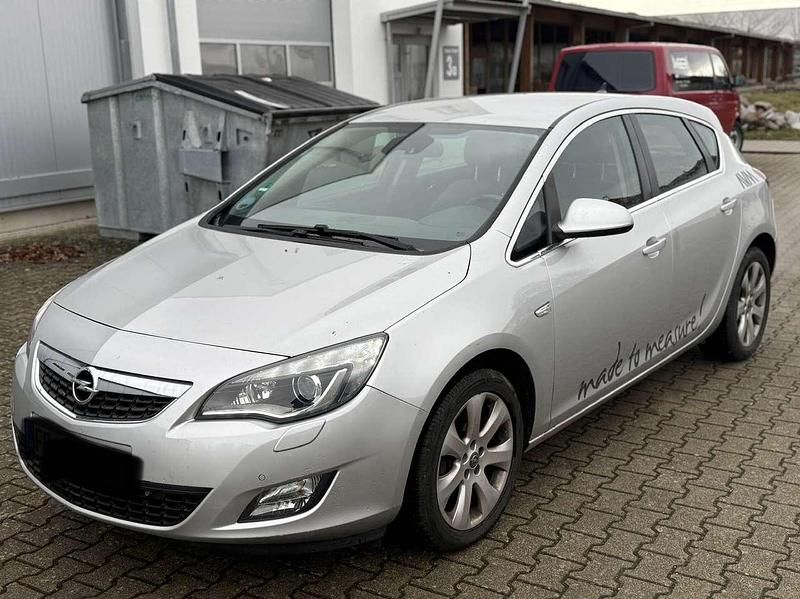 Argon silber/ice silver (m2) Gebraucht 2011 Opel Astra Innovation Kleinwagen | 1.900 € (Superpreis) - Bild 1/4