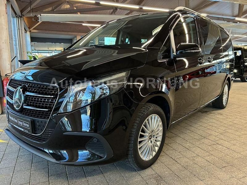 Gebraucht Mercedes V220 163 PS (119 kW) 2024 Obsidianschwarz metallic Van / Kleinbus