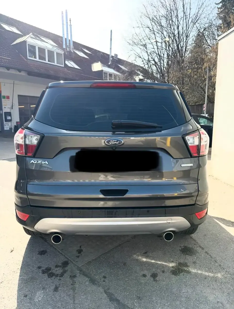 Gebraucht Ford Kuga 179 PS (131 kW) 2018 Grau SUV