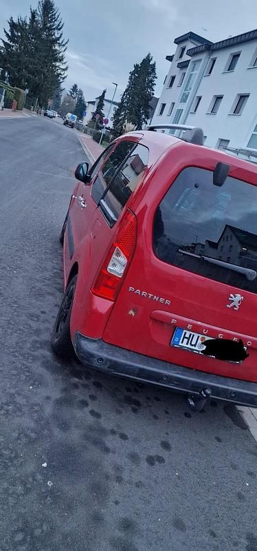 Gebraucht Peugeot TePee 112 PS (82 kW) 2011 Rot Kombi