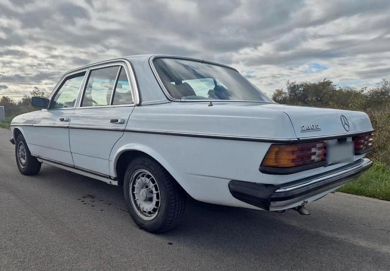 Gebraucht Mercedes 240 65 PS (47 kW) 1976 Weiß Limousine