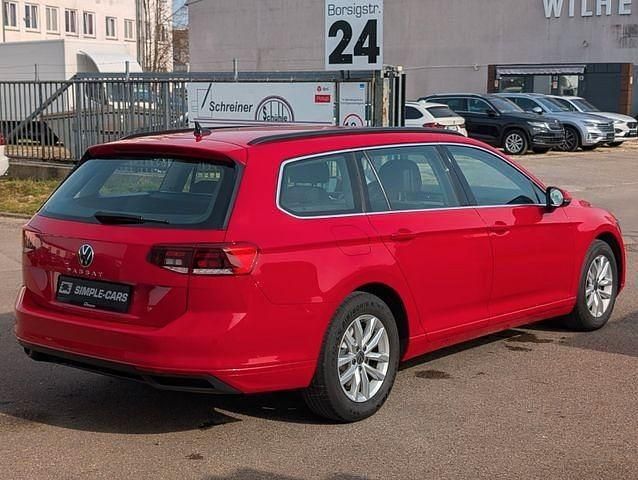 Gebraucht VW Passat Pro 122 PS (89 kW) 2023 Rot Kombi