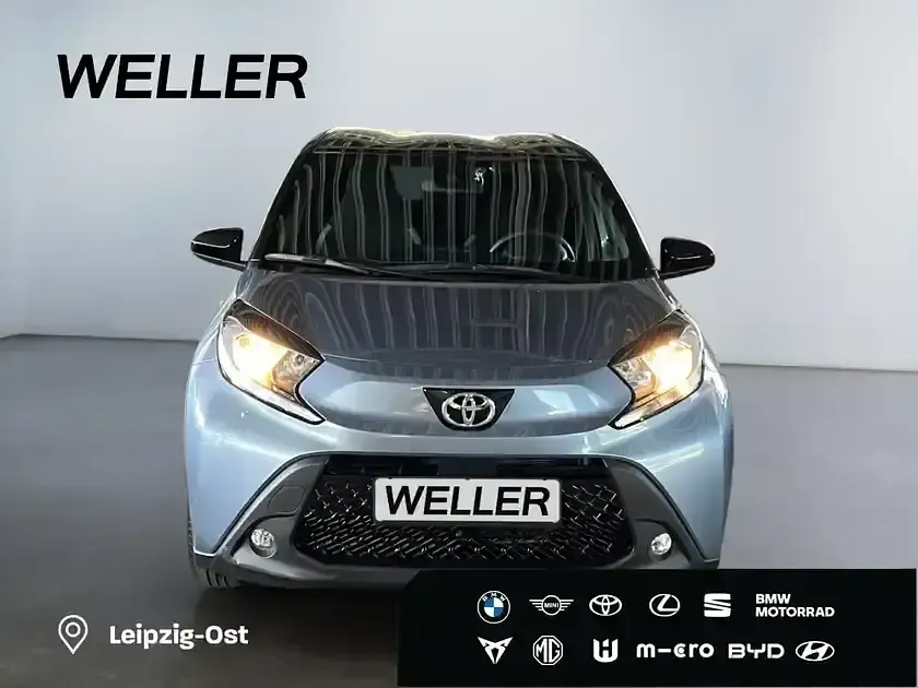Gebraucht Toyota Aygo 72 PS (52 kW) 2025 Celestite grey metallic / night sky black (grau) Kleinwagen