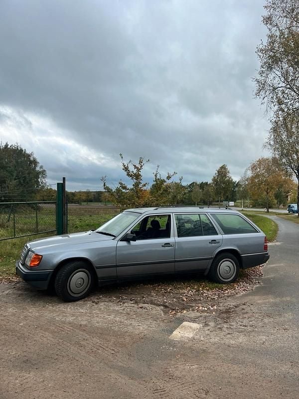 Gebraucht Mercedes 300 109 PS (80 kW) 1988 Grau Kombi
