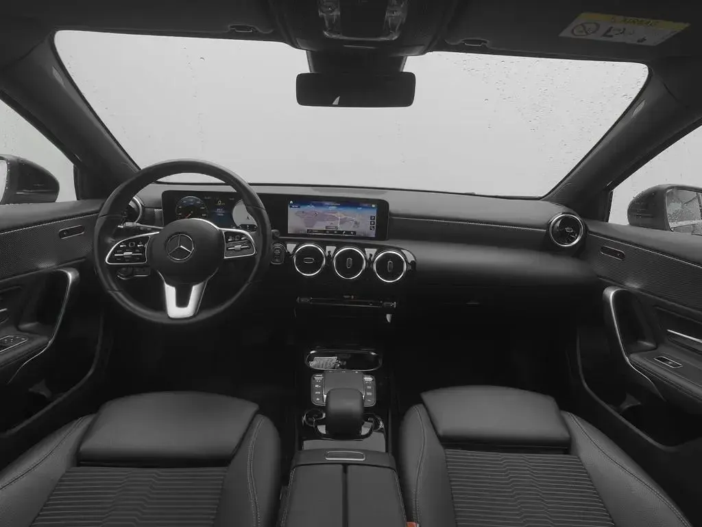 Gebraucht Mercedes A200 Progressive 163 PS (119 kW) 2020 Schwarz Limousine