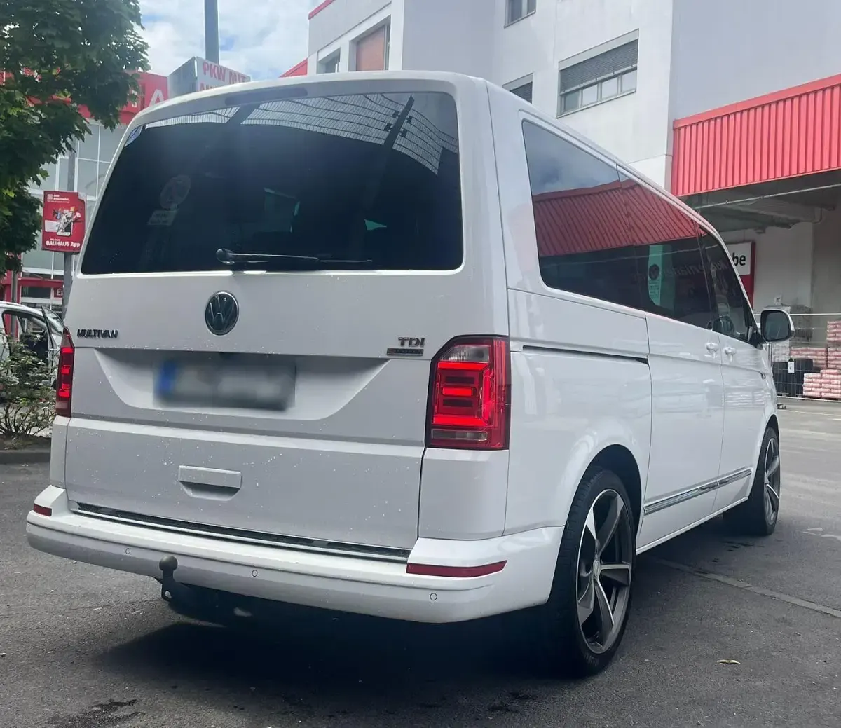 Gebraucht VW Multivan Highline 204 PS (150 kW) 2017 Weiß Van / Kleinbus