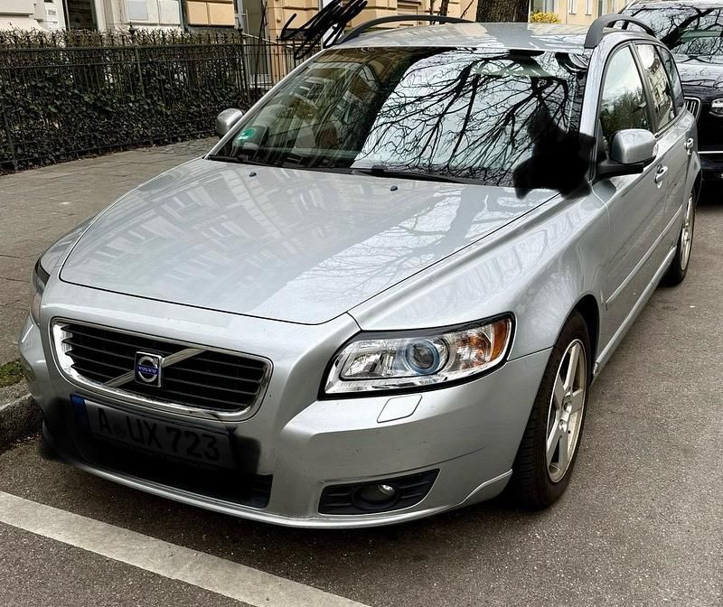 Silber Gebraucht 2008 Volvo V50 Kombi | 2.900 € (Fairer Preis) - Bild 1/4