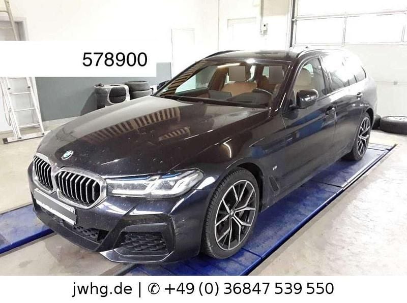 Carbonschwarz metallic Gebraucht 2022 BMW 540 M Sport Kombi | 44.890 € (Guter Preis) - Bild 1/4