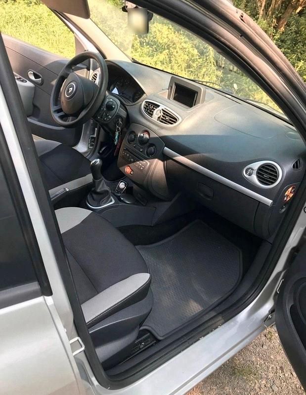 Gebraucht Renault Clio GrandTour 75 PS (55 kW) 2012 Grau Kombi