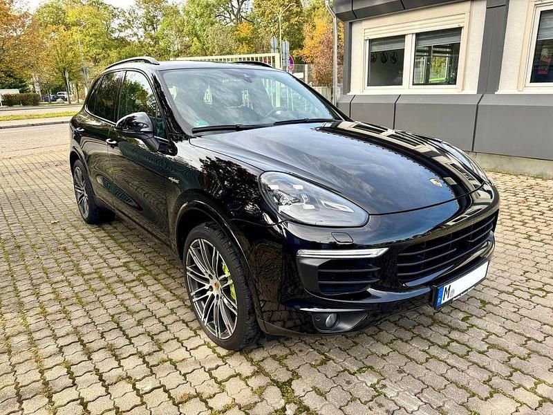 Schwarz Gebraucht 2016 Porsche Cayenne S E-Hybrid Platinum Edition SUV | 39.000 € - Bild 1/4