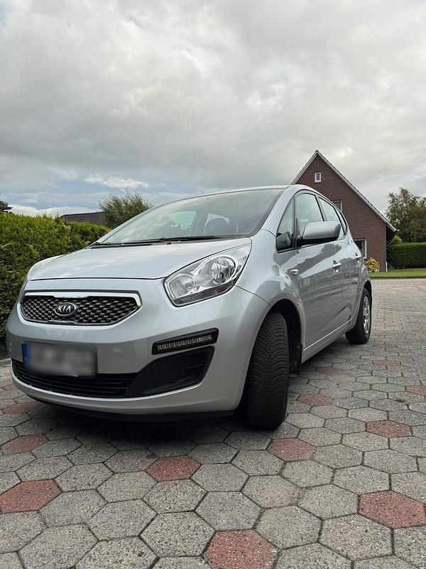 Silber Gebraucht 2012 Kia Venga 2 Kleinwagen | 6.500 € (Fairer Preis) - Bild 1/4