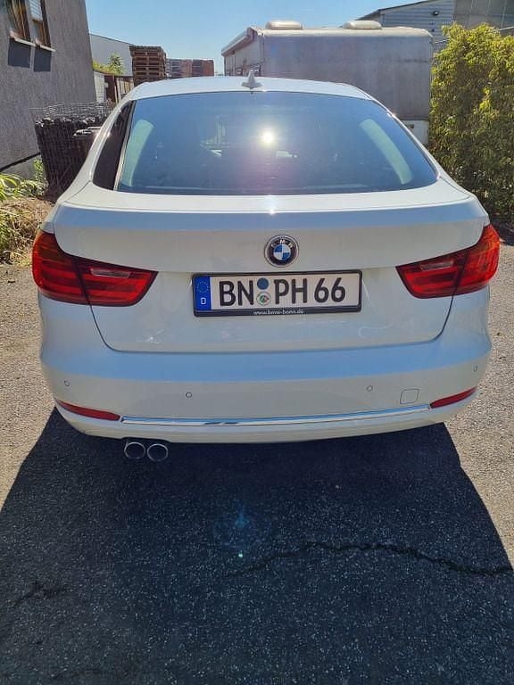 Weiß Gebraucht 2015 BMW 320 Gran Turismo Limousine | 13.900 € (Fairer Preis) - Bild 1/4