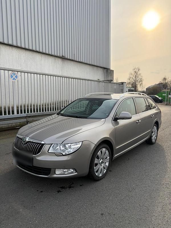 Gebraucht Skoda Superb 200 PS (147 kW) 2012 Grau Kombi