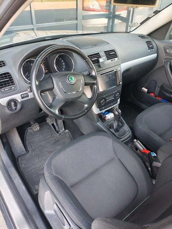 Gebraucht Skoda Yeti 110 PS (80 kW) 2011 Grau SUV