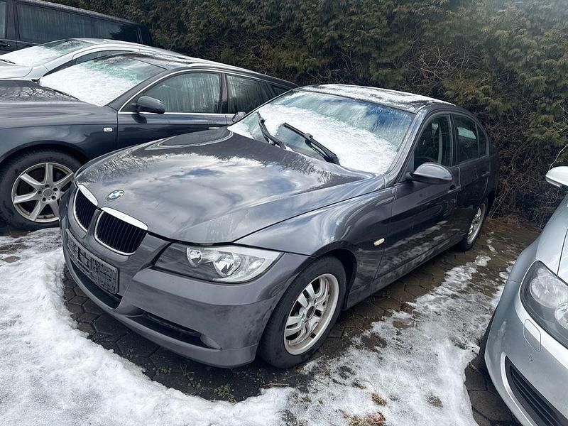 Grau Gebraucht 2006 BMW 320 Limousine | 1.800 € (Superpreis) - Bild 1/4