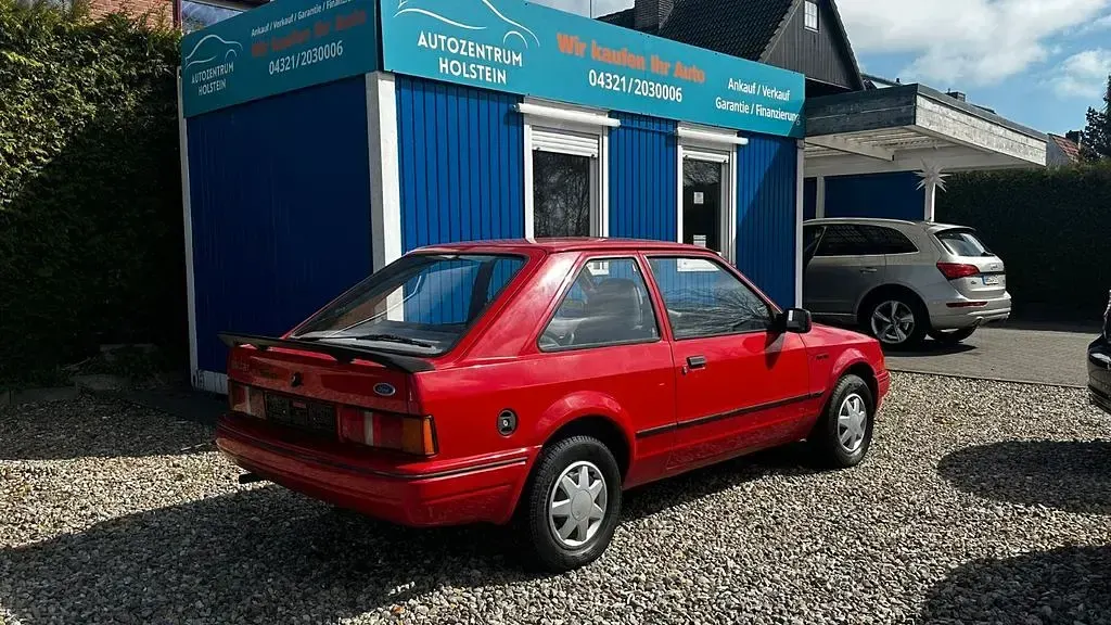 Używany Ford Escort 60 KM (44 kW) 1987 Czerwony Coupe