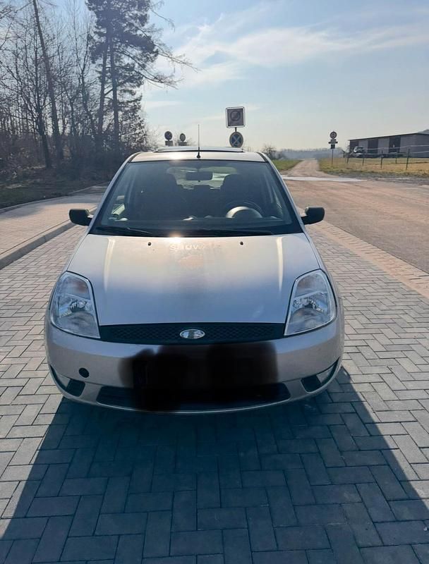 Gebraucht Ford Fiesta 68 PS (50 kW) 2004 Silber Kleinwagen