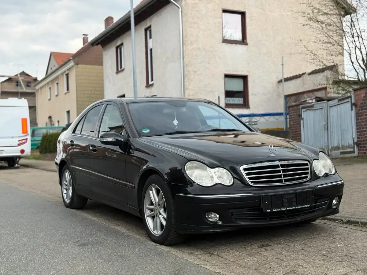 Gebraucht Mercedes C220 Avantgarde 150 PS (110 kW) 2004 Schwarz Limousine