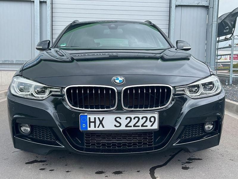Schwarz Gebraucht 2017 BMW 320 Performance Kombi | 18.450 € (Teuer) - Bild 1/4