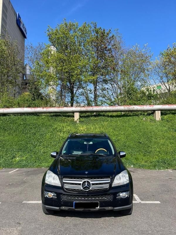 Schwarz Gebraucht 2009 Mercedes GL550 SUV | 12.500 € - Bild 1/4