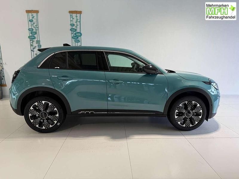 Neu Fiat 600 La Prima 110 PS (80 kW) 2026 636 cappuccino beige SUV