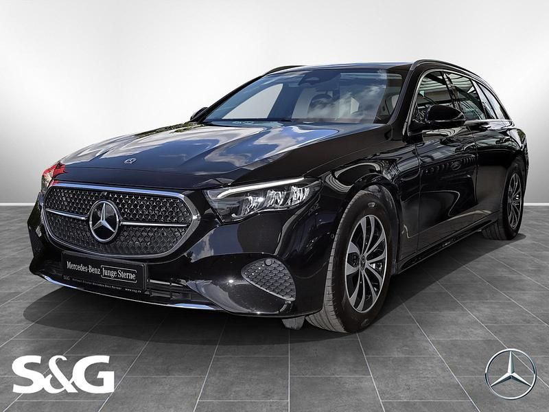Schwarz Gebraucht 2024 Mercedes E220 Avantgarde Kombi | 45.900 € (Superpreis) - Bild 1/4