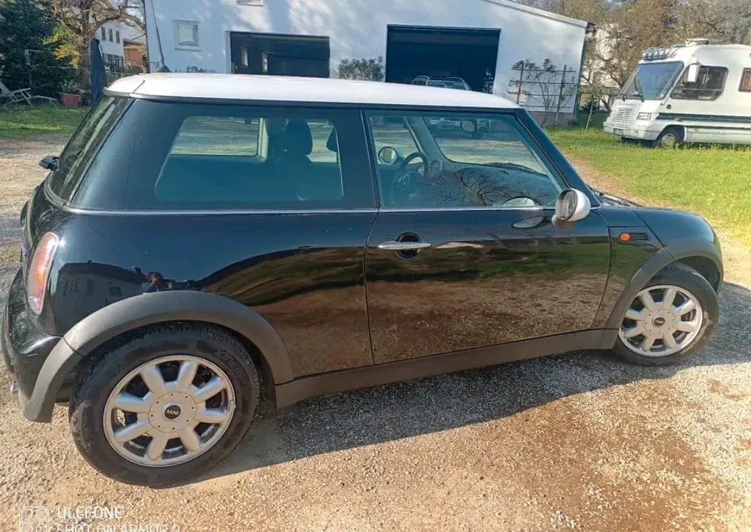 Usata Mini Cooper 115 CV (84 kW) 2002 Nero Utilitaria