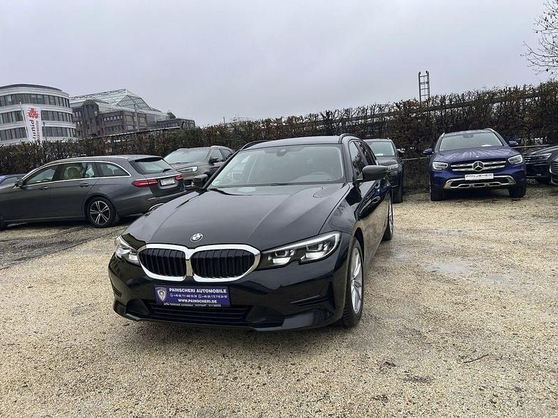 Gebraucht BMW 320 Advantage 190 PS (139 kW) 2020 Saphirschwarz Kombi