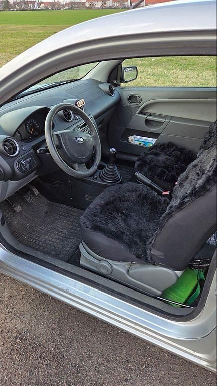 Gebraucht Ford Fiesta 60 PS (44 kW) 2003 Grau Kleinwagen