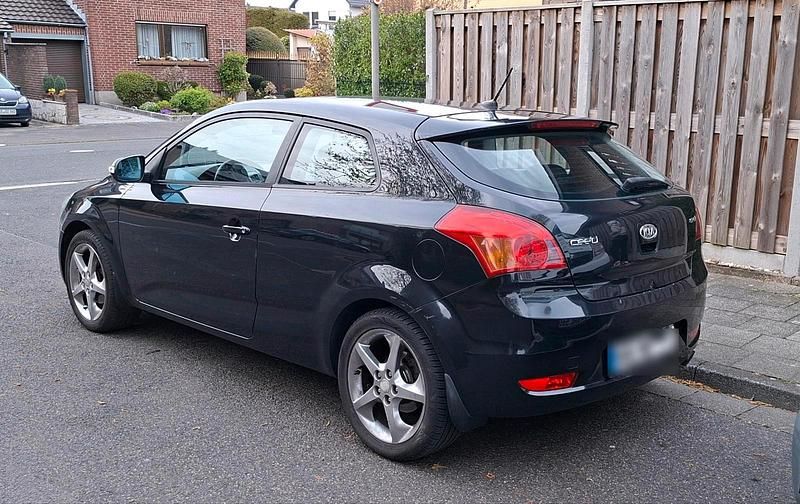 Gebraucht Kia Ceed 116 PS (85 kW) 2010 Schwarz Kleinwagen