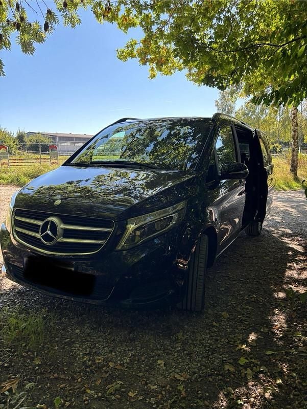 Blau Gebraucht 2014 Mercedes V250 Van / Kleinbus | 28.000 € (Guter Preis) - Bild 1/4