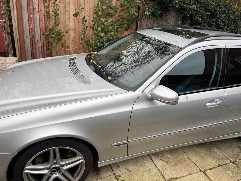 Gebraucht Mercedes E320 Avantgarde 224 PS (164 kW) 2006 Silber Kombi