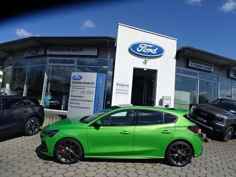 Neu Ford Focus ST 280 PS (205 kW) 2025 Mean green Kleinwagen