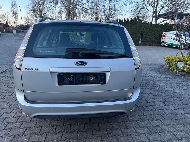 Gebraucht Ford Focus 101 PS (74 kW) 2010 Silber Kombi