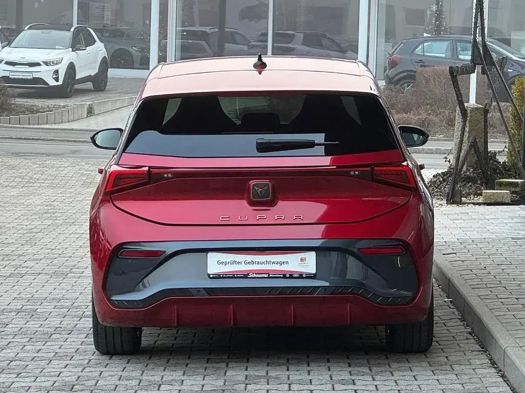 Używany Cupra Born 150 kW (204 KM) 2022 Czerwony Hatchback