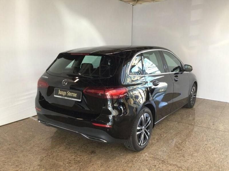 Gebraucht Mercedes 200 150 PS (110 kW) 2023 Unilack nachtschwarz Limousine
