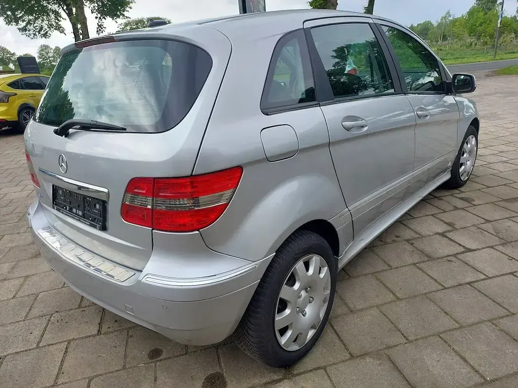 Gebraucht Mercedes B200 140 PS (102 kW) 2009 Silber Van / Kleinbus