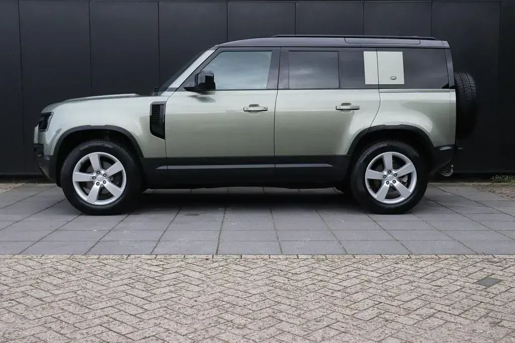 Gebraucht Land Rover Defender First Edition 252 PS (185 kW) 2021 Grün SUV