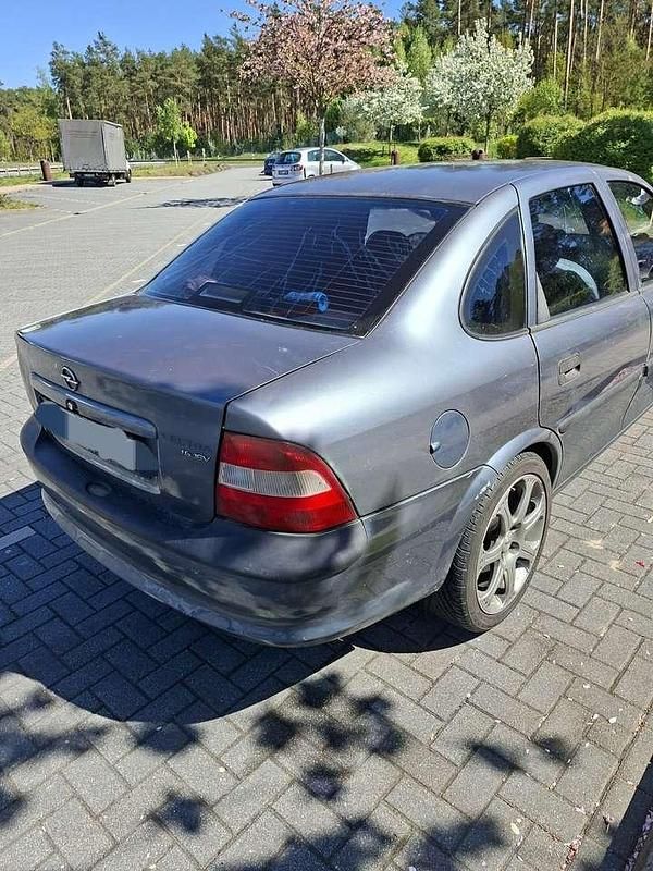 Andere außenfarben Gebraucht 1998 Opel Vectra Limousine | 750 € (Guter Preis) - Bild 1/4