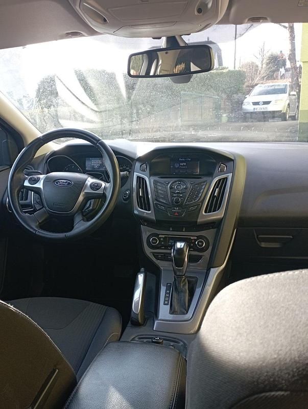 Gebraucht Ford Focus 116 PS (85 kW) 2011 Schwarz Kombi