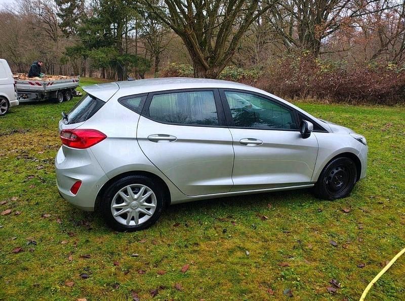 Gebraucht Ford Fiesta Cool & Connect 86 PS (63 kW) 2019 Silber Limousine