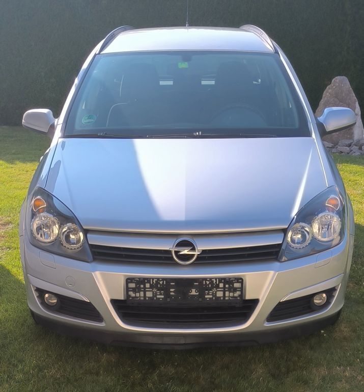 Silber Gebraucht 2004 Opel Astra Kombi | 2.700 € (Teuer) - Bild 1/4