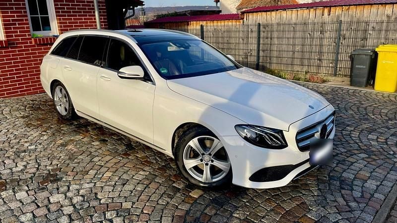 Usado Mercedes E250 211 HP (155 kW) 2017 Branco Carrinha