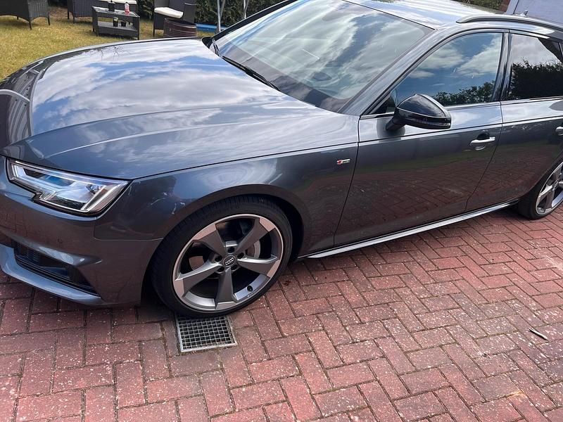 Gebraucht Audi A4 Ambiente 217 PS (159 kW) 2018 Grau Kombi