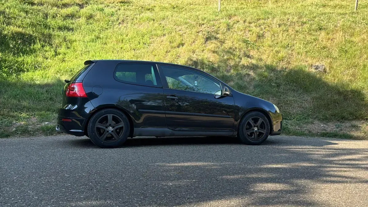 Gebraucht VW Golf V R 100 PS (73 kW) 2007 Schwarz Kleinwagen