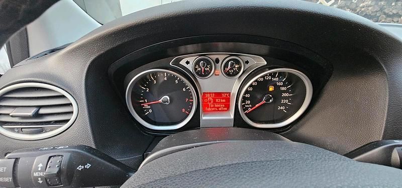 Gebraucht Ford Focus 100 PS (73 kW) 2010 Silber Kombi