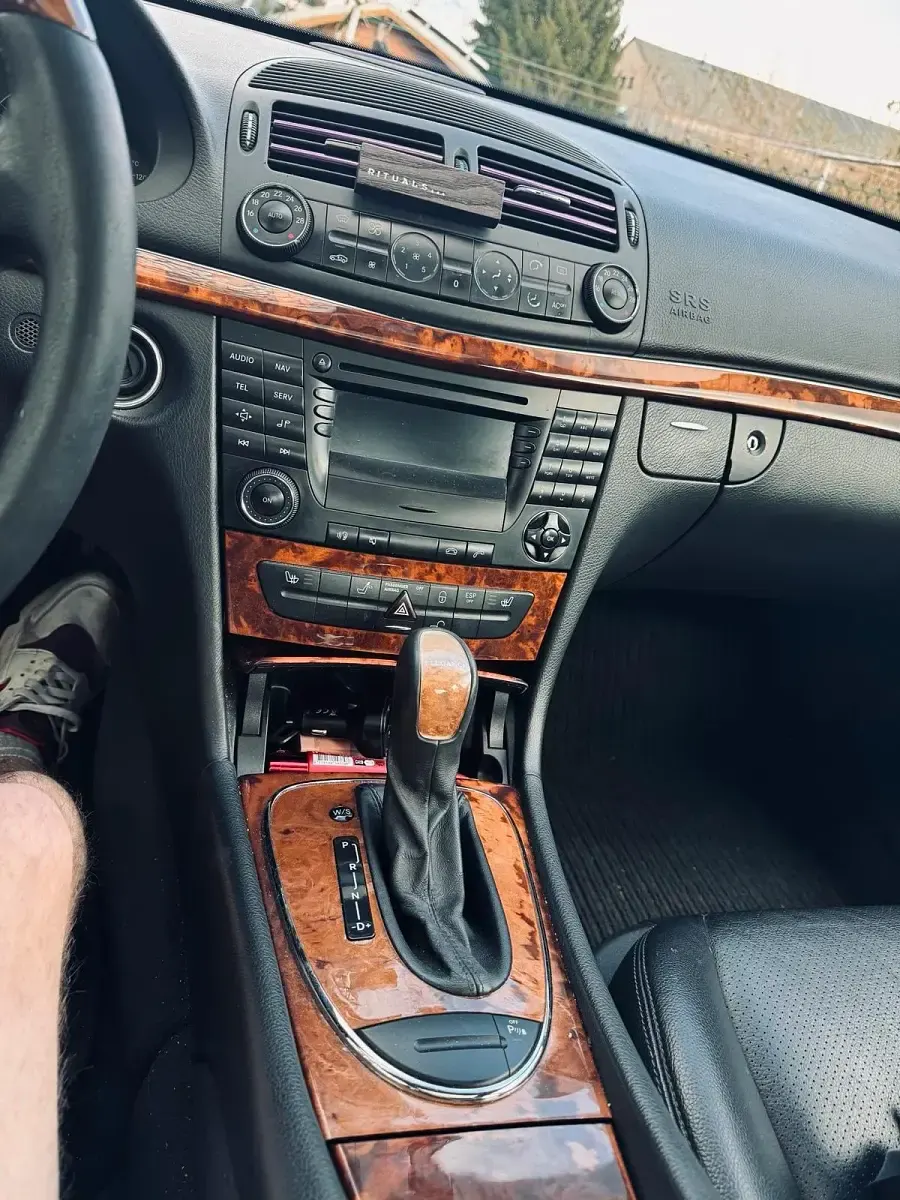 Gebraucht Mercedes E200 122 PS (89 kW) 2003 Schwarz Limousine