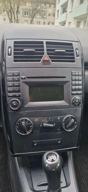 Gebraucht Mercedes A180 109 PS (80 kW) 2011 Blau Van / Kleinbus