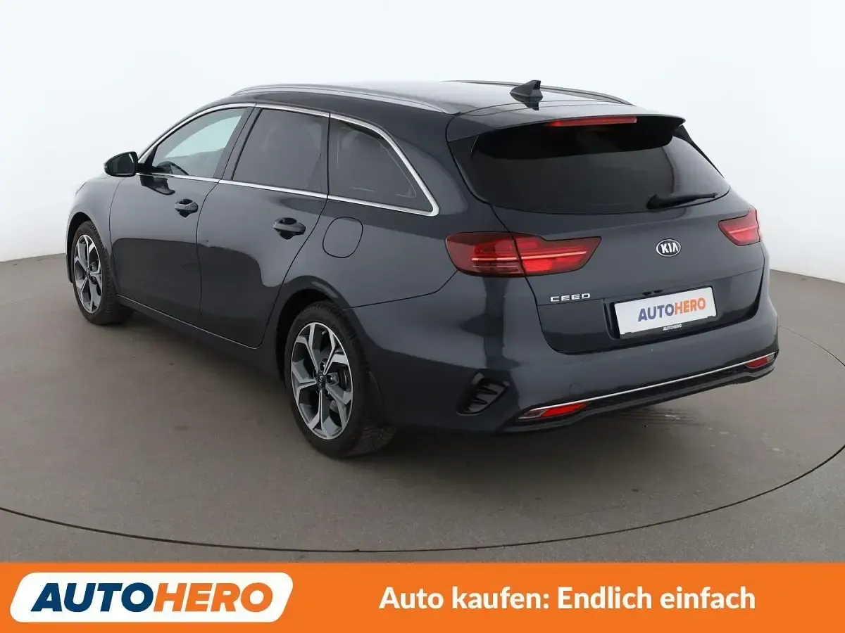 Gebraucht Kia Ceed Spirit 160 PS (117 kW) 2021 Grau Kleinwagen