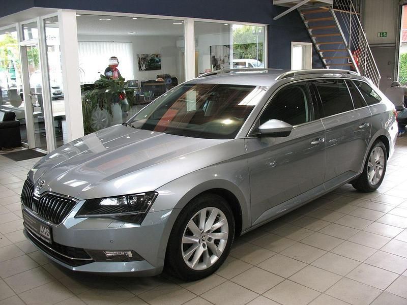 Grau Gebraucht 2019 Skoda Superb Style Kombi | 18.490 € (Guter Preis) - Bild 1/4